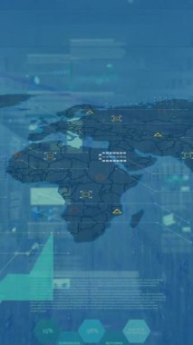 Sunucu odasında veri işleme ve dünya haritası animasyonu. Teknoloji, bilgisayar ve dijital arayüz kavramı dijital olarak oluşturuldu.