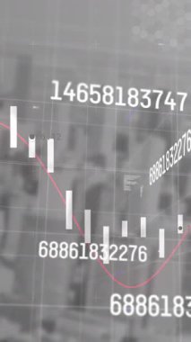 Gri şehir üzerinde veri işleme animasyonu. Küresel iş, finans ve dijital arayüz kavramı, dijital olarak oluşturulmuş video.