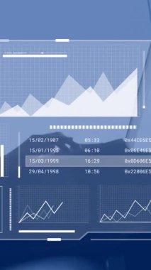 İki farklı iş adamının finansal veri işleme animasyonu. küresel iş, finans, veri işleme ve dijital arayüz kavramı dijital olarak oluşturulmuş video.