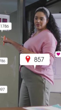 Farklı meslekdaşların iş tartışmaları üzerine medya simgelerinin canlandırılması. Küresel iş, takım çalışması ve dijital arayüz kavramı dijital olarak oluşturulmuş video.