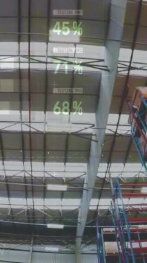 Boş bir depoda veri işleme animasyonu. küresel sevkiyat, dağıtım ve bağlantılar konsepti dijital olarak oluşturulmuş video.