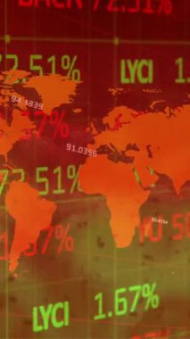 Dünya haritası ve alevler üzerinde finansal veri işleme animasyonu. Küresel finans, iş, bağlantılar, hesaplama ve veri işleme kavramı dijital olarak oluşturulmuş video.