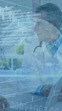 Finansal grafiklerin ve çeşitli doktorların konuşmalarının animasyonu. sağlık, tıp mesleği, ekonomi, finans ve teknoloji konsepti dijital olarak oluşturulmuş video.