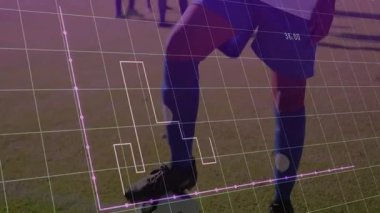 Futbol sporcusu topun üzerinde dinleniyor ve ölçü tablosu analizlerinin performansını gölgeliyor. Atletizm, takım çalışması, yenilik, veri görselleştirme, fitness, spor bilimi, rekabet