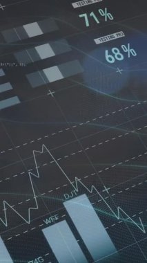 Yılbaşı ışıklarında veri işleme animasyonu. Noel, kutlama ve dijital arayüz kavramı dijital olarak oluşturulmuş video.