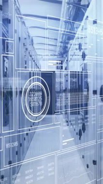 Bilgisayar sunucuları üzerinden veri işleme animasyonu. Dijital olarak oluşturulmuş küresel bağlantılar, hesaplama ve veri işleme kavramı.