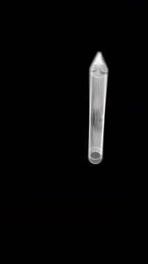 Siyah arkaplanda kalem simgesi canlandırması. Eğitim, öğrenme, bilgi, bilim ve dijital arayüz kavramı dijital olarak oluşturulmuş video.