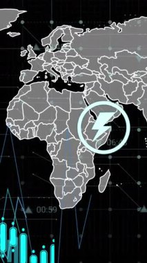 Siyah arkaplana karşı harita üzerinde değişen sayı ve simgelerle grafiklerin animasyonu. Dijital olarak üretilmiş, hologram, illüstrasyon, küresel, rapor, iş dünyası, büyüme, tıbbi ve teknoloji kavramı.