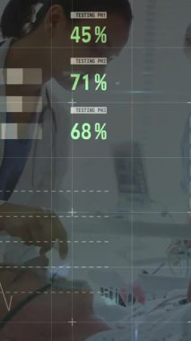 Çeşitli doktorların konuştuğu veri işleme animasyonu. Küresel tıp ve dijital arayüz kavramı dijital olarak oluşturulmuş video.