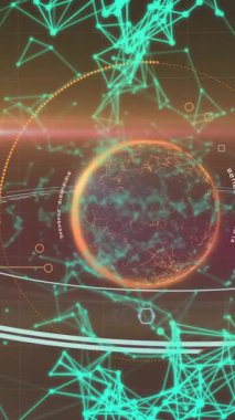 Dijital arayüz animasyonu. Arka planda parlayan dönen küre ve bağlantı ağına sahip birden fazla simge. Dijital olarak oluşturulan küresel çevrimiçi topluluk kavramı.
