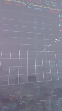 Şehirdeki finansal grafiklerin ve verilerin animasyonu. Küresel finans, ekonomi ve iş konsepti dijital olarak oluşturulmuş video.