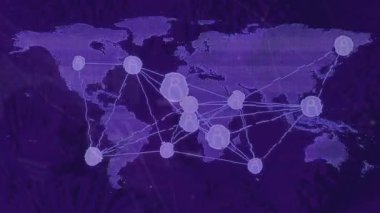 Merkezi kullanıcı simgesi titreşiyor ve bağlantıyı gösteren mor düğümlere satır gönderiyor. Teknoloji, bağlantı, dijital, ağ, iletişim, küreselleşme, siber uzay