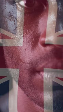 Büyük Britanya bayrağının animasyonu Afro-Amerikan erkek sporcunun üzerinde. Küresel spor, rekabet ve vatanseverlik kavramı dijital olarak üretilen video.