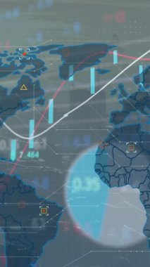 Dünya haritası ve şehir haritası üzerinde finansal veri işleme animasyonu. Küresel iş, finans ve veri işleme kavramı dijital olarak oluşturulmuş video.