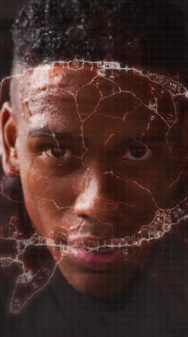 Afrika kökenli Amerikalı bir adamın portresi karşısında insan beyni dönüyor. tıbbi araştırma ve spor konsepti.