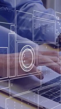 Kafkas iş adamının dizüstü bilgisayarla veri işleme animasyonu. Küresel iş, dijital arayüz, hesaplama ve veri işleme kavramı dijital olarak oluşturulmuş video.