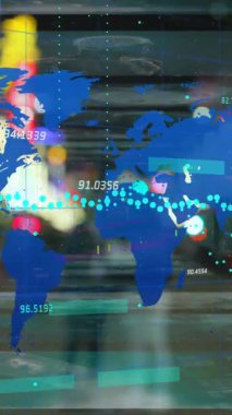 Dünya haritası üzerinde veri işleme animasyonu. küresel iş ve dijital arayüz kavramı dijital olarak oluşturulmuş video.