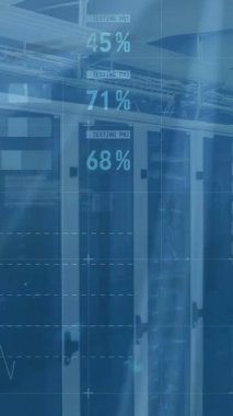 Sunucu ve sunucular üzerinde kafa ve veri işleme animasyonu. Küresel işletme finansmanı ve dijital arayüz kavramı dijital olarak oluşturulmuş video.