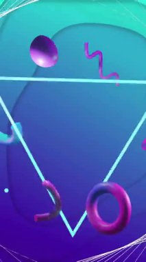 Soyut mavi arkaplan üzerinde dönen üçgen ve 3D şekilli 3D ağ yapısının animasyonu. Özet, ağ, işlem, bağlantı ve iletişim, dijital olarak oluşturulmuş video.