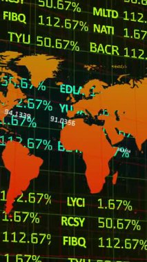 Şehir manzarası üzerinde finansal veri işleme animasyonu. Küresel iş iletişimi ve dijital arayüz kavramı dijital olarak oluşturulmuş video.