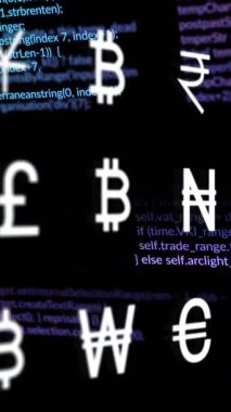 Siyah arkaplana karşı veri işleme üzerinde çoklu para birimi sembollerinin animasyonu. Küresel ekonomi ve iş teknolojisi kavramı