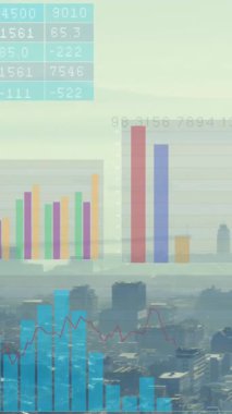 Şehir manzarasının havadan görüntüsüne karşı istatistiksel veri işleme animasyonu. Bilgisayar arayüzü ve iş teknolojisi kavramı
