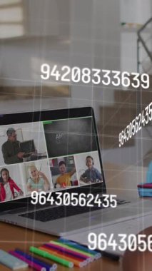 Çoklu değişen numaraların animasyonu, çeşitli öğrenci grupları üzerindeki harfler video çağrısı. Dijital bileşik, çoklu pozlama, iş, büyüme, çocukluk, eğitim ve teknoloji kavramı.