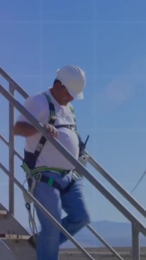 Rüzgar türbini üzerinde finansal veri işleme animasyonu. küresel çevre, sürdürülebilirlik, veri işleme ve dijital olarak üretilen iş konsepti.