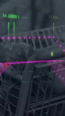 Finansal veri işleme ve bakkaldaki alışveriş arabalarına karşı dünya haritası. Küresel finans ve iş teknolojisi kavramı