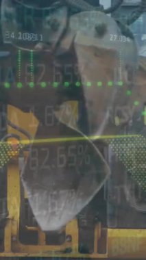 Mali veri işleme animasyonu teslimatçının arabayı deponun dışına yüklemesi üzerine. Küresel iş başarısı ve bağlantılar konsepti dijital olarak oluşturulmuş video.