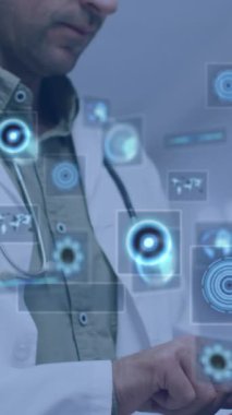 Kafkas kadın doktor üzerinde tabletle veri işleme animasyonu. Küresel tıp ve dijital arayüz kavramı dijital olarak oluşturulmuş video.