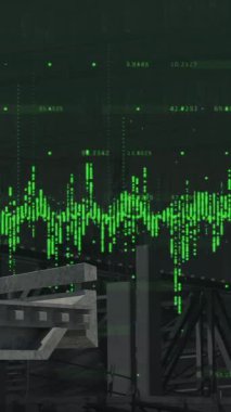 İnşaat alanındaki finansal veri işleme animasyonu. küresel kalkınma, işletme, finans, dijital arayüz ve dijital olarak oluşturulan veri işleme kavramı.