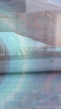 Dizüstü bilgisayarla insan üzerinde finansal veri işleme animasyonu. Küresel hesaplama, iş, finans ve veri işleme kavramı dijital olarak oluşturulmuş video.