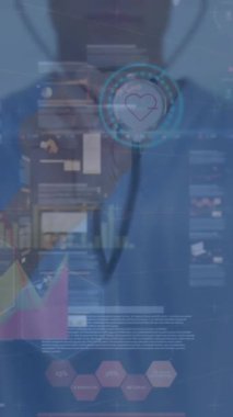 Steteskoplu Kafkas doktorunun veri işleme ve diyagramlarının animasyonu. Tıbbi ve dijital arayüz, dijital olarak oluşturulmuş video.