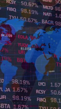 Siyah arkaplan üzerinde veri işleme animasyonu. küresel iş ve dijital arayüz kavramı dijital olarak oluşturulmuş video.