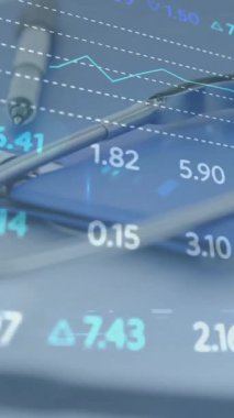 Tıbbi ekipman üzerinden finansal veriler ve borsa animasyonu. Maliye, ekonomi, hisse senedi ticareti, sağlık, tıbbi teknoloji, analiz