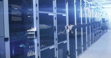 Analizler raflarda soluklaşan grafikleri yükselterek sağ görselleştirerek tarama yaparken verileri görselleştiriyor. Teknoloji, veri görselleştirme, yenilik, ağ, dijital, endüstri, modern