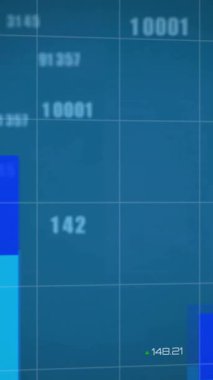 Dünya haritası üzerinde dijital veri işleme animasyonu. Dijital olarak oluşturulmuş küresel bağlantılar, hesaplama ve veri işleme kavramı.