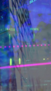 Birçok değişen numara ve yüksek binaya karşı finansal veri işleme. Küresel ekonomi ve iş teknolojisi kavramı