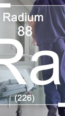 Hastanedeki çeşitli doktorların kimyasal formüllerinin animasyonu. Küresel tıp, sağlık ve dijital arayüz kavramı dijital olarak üretilen video.