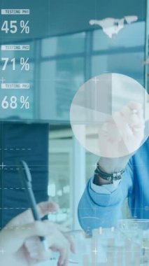 Veri analizlerinden, dijital grafikleri olan iş profesyonellerinden bahsediyorduk. Teknoloji, yenilik, takım çalışması, dijital dönüşüm, işbirliği, strateji