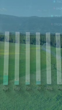 Manzara üzerinde veri işleme animasyonu. küresel iş ve dijital arayüz kavramı dijital olarak oluşturulmuş video.