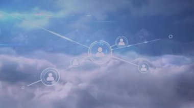 Bulut katmanıyla başlayarak, kullanıcı simgeleri kayboluyor, çizgilerle bağlanıyor, ağ büyümesini görselleştiriyor. Teknoloji, bağlantı, siber alan, dijital, yenilik, iletişim, ağ