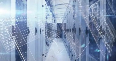 Kamera izleme sunucusu koridoru, para birimi panelleri ve izleme için dönen göstergeler ekleniyor. Teknoloji, yenilik, siber güvenlik, veri görselleştirme, dijital arayüz, fütürist, ağ