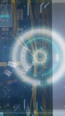 Karanlık arka planda dijital arayüz animasyonu. küresel bilim, bağlantılar, veri işleme ve dijital arayüz kavramı dijital olarak oluşturulmuş video.