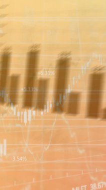 Turuncu arka planda finansal veri işleme animasyonu. küresel finans, iş ve dijital arayüz kavramı dijital olarak oluşturulmuş video.