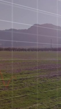 Kırsal alanda veri işleme animasyonu. Küresel iş, finans, hesaplama ve veri işleme kavramı dijital olarak oluşturulmuş video.