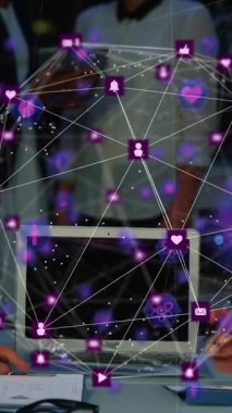 Ofisteki çeşitli iş adamlarıyla olan bağlantıların animasyonu. küresel iş, bağlantılar ve dijital arayüz konsepti dijital olarak oluşturulmuş video.