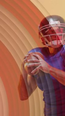 Kafkas Amerikan futbolcusu ve Amerikan bayrağının animasyonu. Amerikan vatanseverliği, spor ve rekabet konsepti dijital olarak oluşturulmuş video.