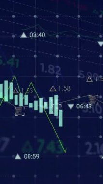 Karanlık arka planda finansal veri işleme animasyonu. Küresel finans, iş, bağlantılar, hesaplama ve veri işleme kavramı dijital olarak oluşturulmuş video.